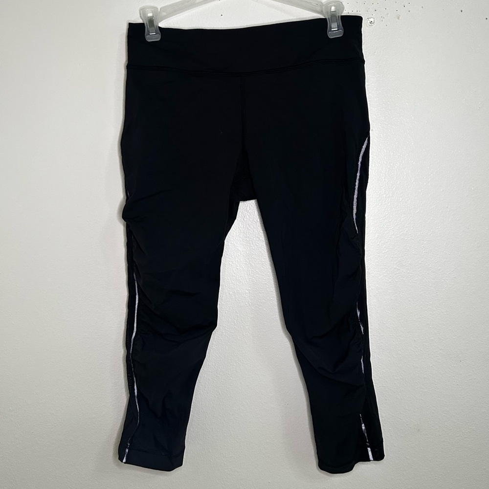 Lululemon 20" inseam cropped leggings with mesh detail in the side